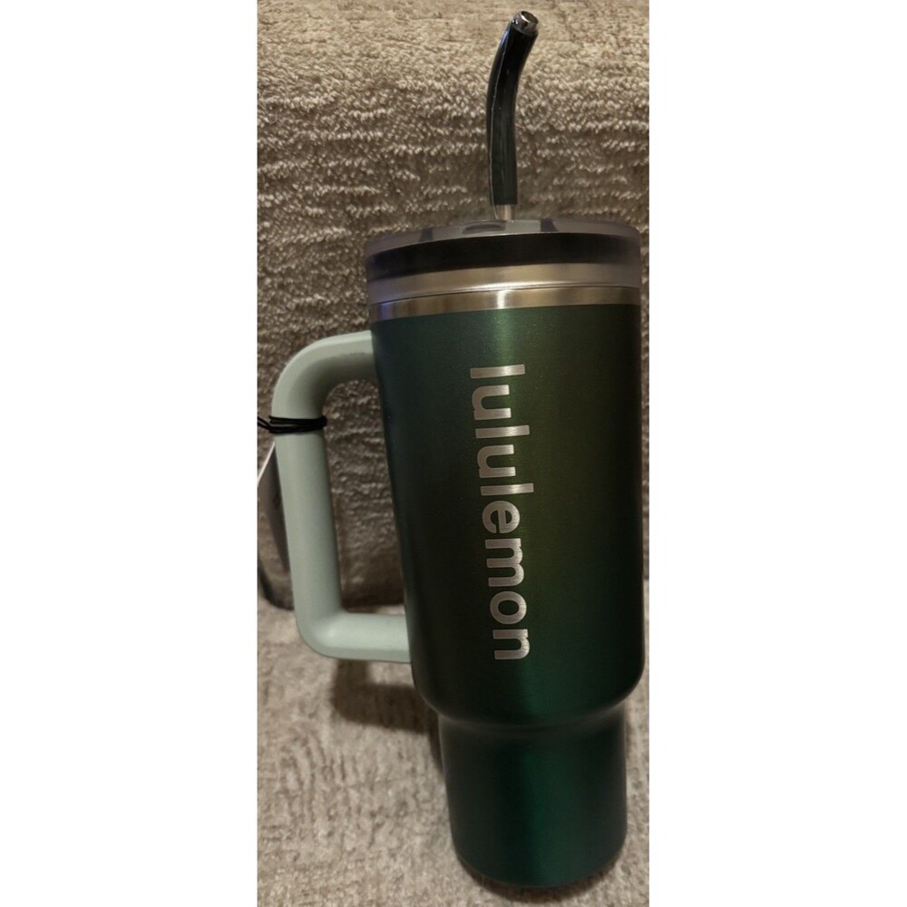 👀👀 NWT Lululemon Insulated Tumbler 40oz Rainforest Green Metallic LU9DOIS 🔥🔥